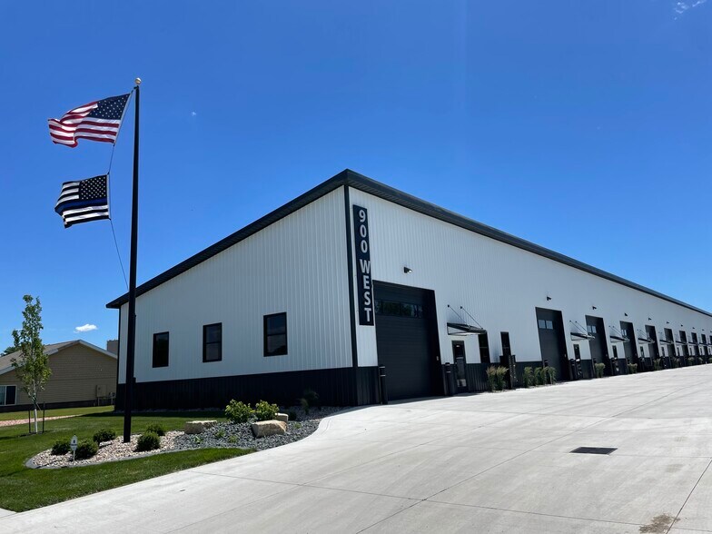More Photos Of 900 W 25th St, South Sioux City Warehouse For Lease