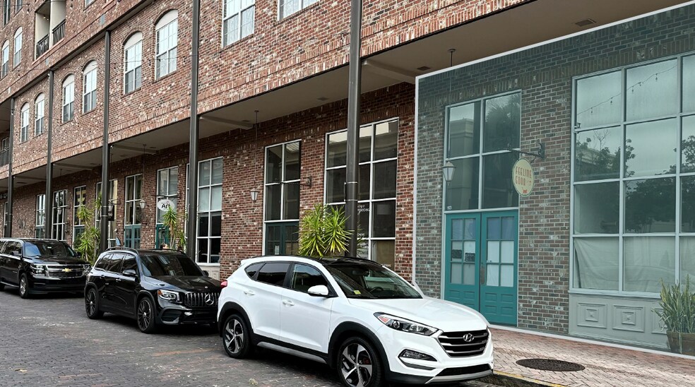 Primary Photo Of 201 SE 2nd Ave, Gainesville Office Residential For Lease