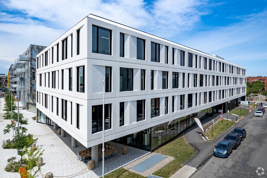 More Photos Of 2600 Rue William Tremblay, Montréal Unknown For Lease