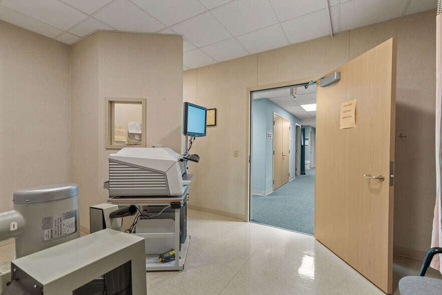 More Photos Of 2559 37th Ave, Columbus Medical For Sale
