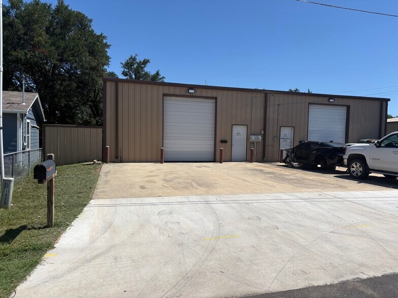 Primary Photo Of 4910 Roadrunner Rd, Fort Worth Showroom For Lease