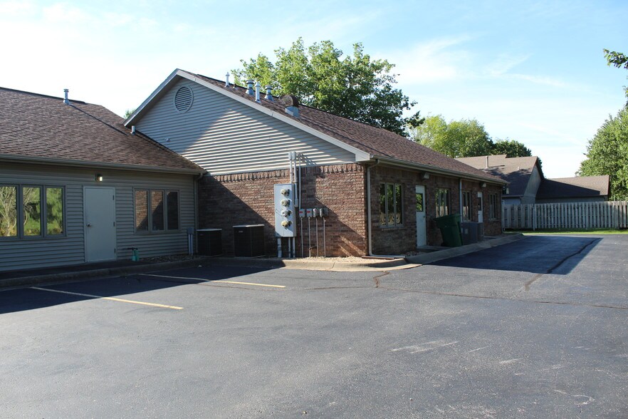 More Photos Of 304 S 20th St, Rogers Office For Sale