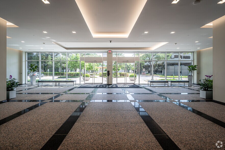 More Photos Of 5333 Westheimer Rd, Houston Office For Lease