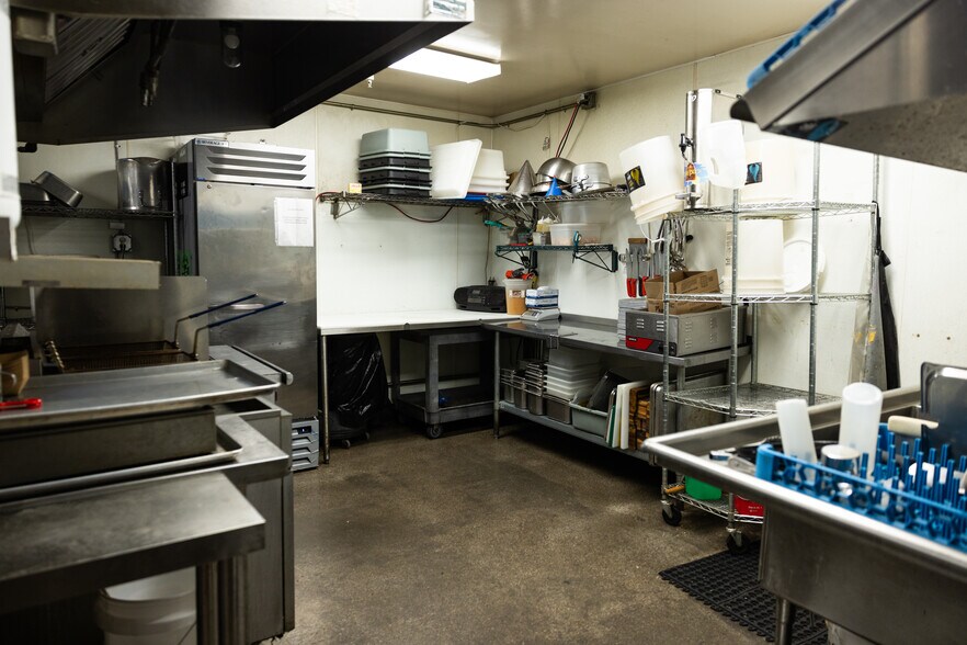 More Photos Of 1515 W Deer Valley Rd, Phoenix Warehouse For Sale