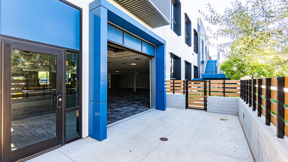 More Photos Of 3081-3085 N Hollywood Way, Burbank Loft Creative Space For Lease