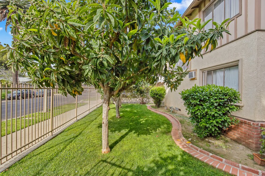 More Photos Of 14643 Friar St, Van Nuys Apartments For Sale