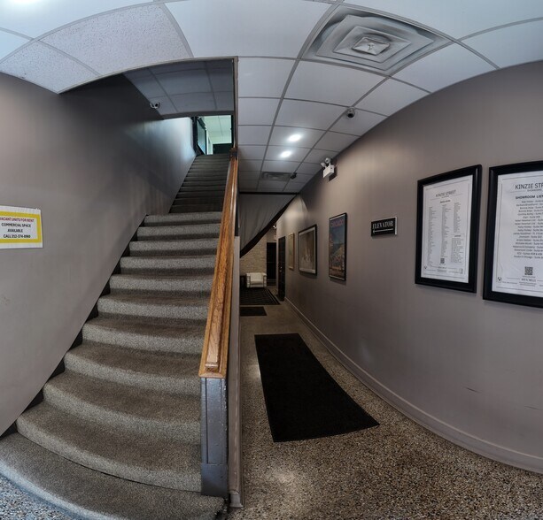 More Photos Of 400 N Wells St, Chicago Office For Lease