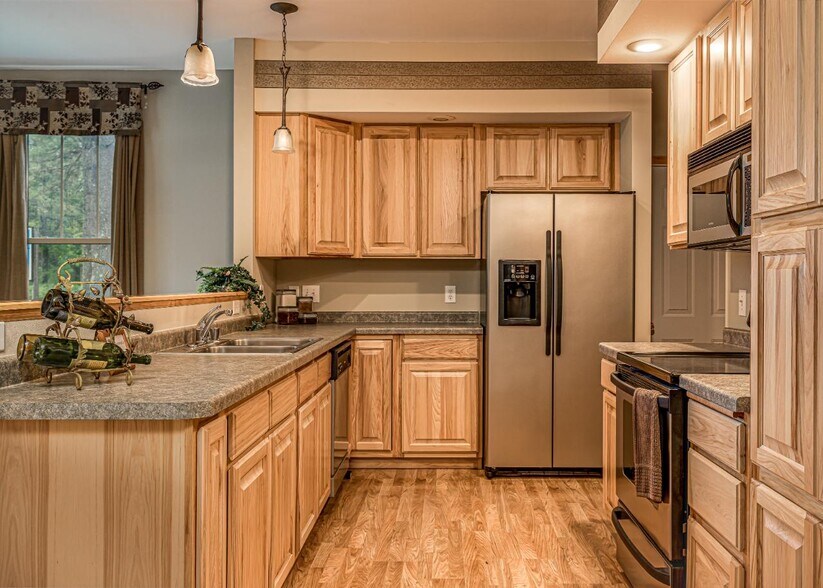 More Photos Of 7076 Semrau Trail, Hazelhurst Storefront Retail Office For Sale