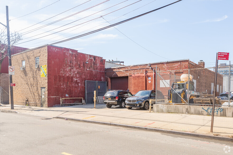 More Photos Of 9512 150th St, Jamaica Warehouse For Lease