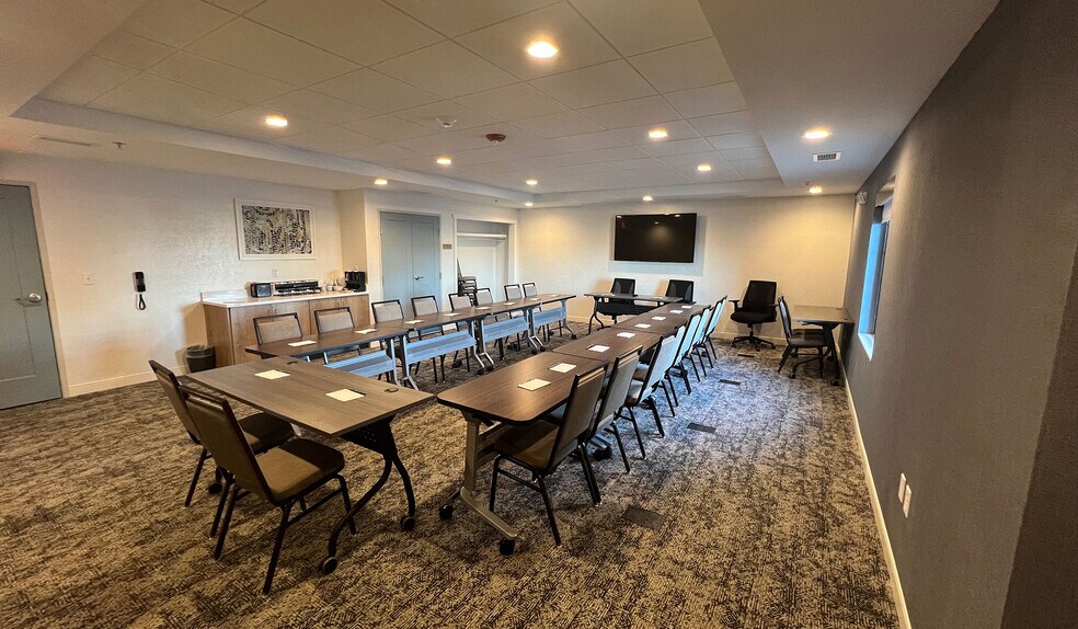 More Photos Of 7418 Washington Ave, Mount Pleasant Hotel For Sale