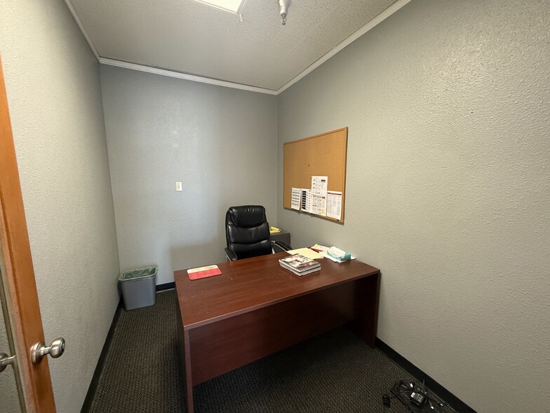 More Photos Of 109 Denson Dr W, Austin Light Distribution For Lease