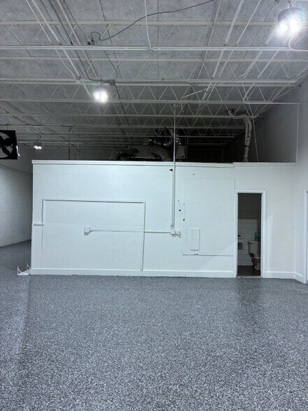 More Photos Of 4073 NE 5th Ter, Oakland Park Warehouse For Lease
