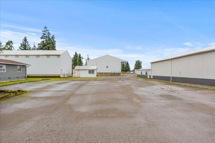 More Photos Of 3151 Waconda Rd NE, Gervais Warehouse For Lease