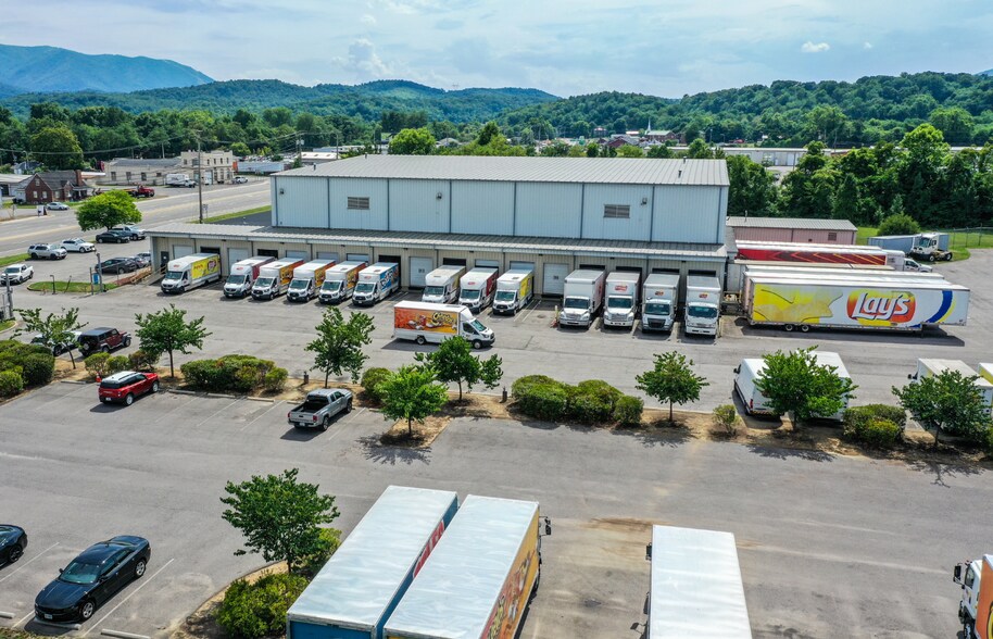 More Photos Of 3941 W Main St, Salem Distribution For Lease