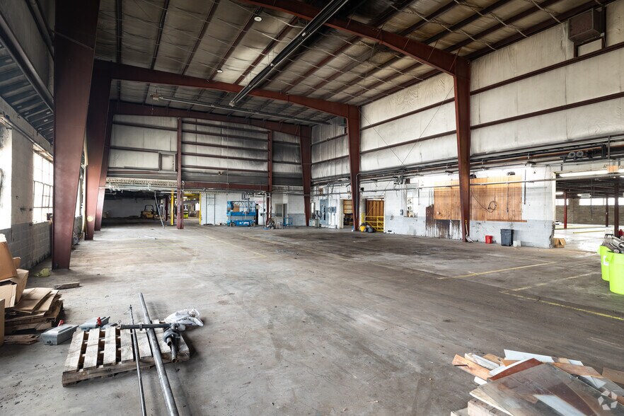 More Photos Of 209 W Main St, Linn Warehouse For Sale