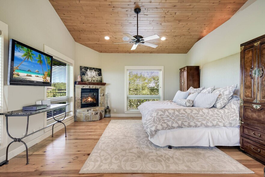 More Photos Of 610 Crystal Creek Dr, Austin Specialty For Sale
