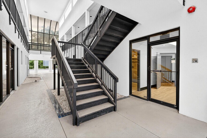 More Photos Of 220 N Westmonte Dr, Altamonte Springs Medical For Lease