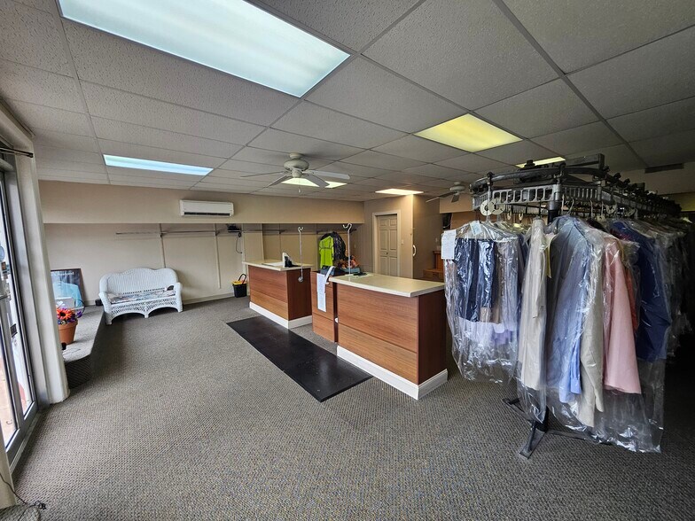 More Photos Of 1627 Main St, Northampton Storefront For Lease