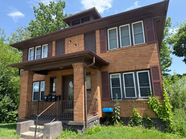More Photos Of 2010 Auburn Ave, Dayton Apartments For Sale