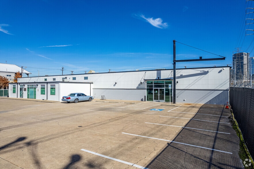 More Photos Of 921 N Riverfront Blvd, Dallas Loft Creative Space For Lease