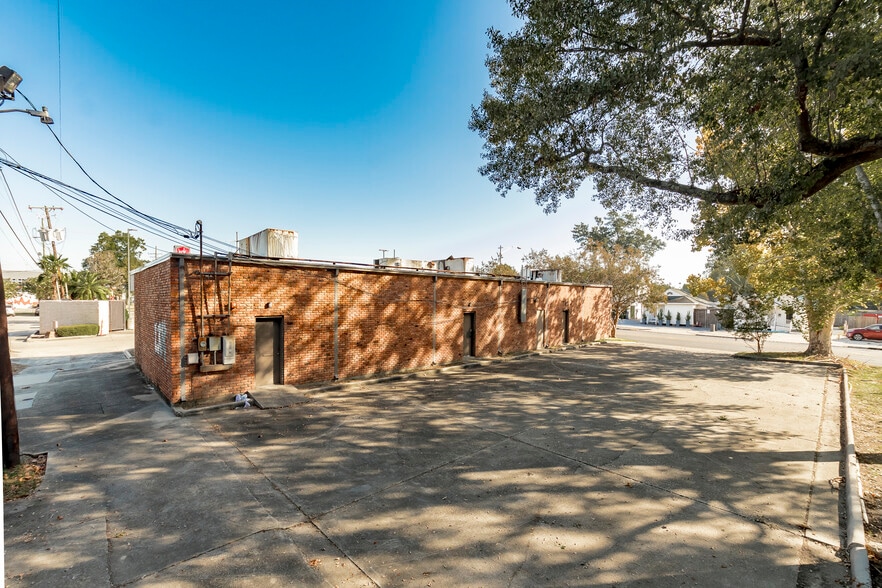 More Photos Of 4950 Government St, Baton Rouge General Retail For Sale