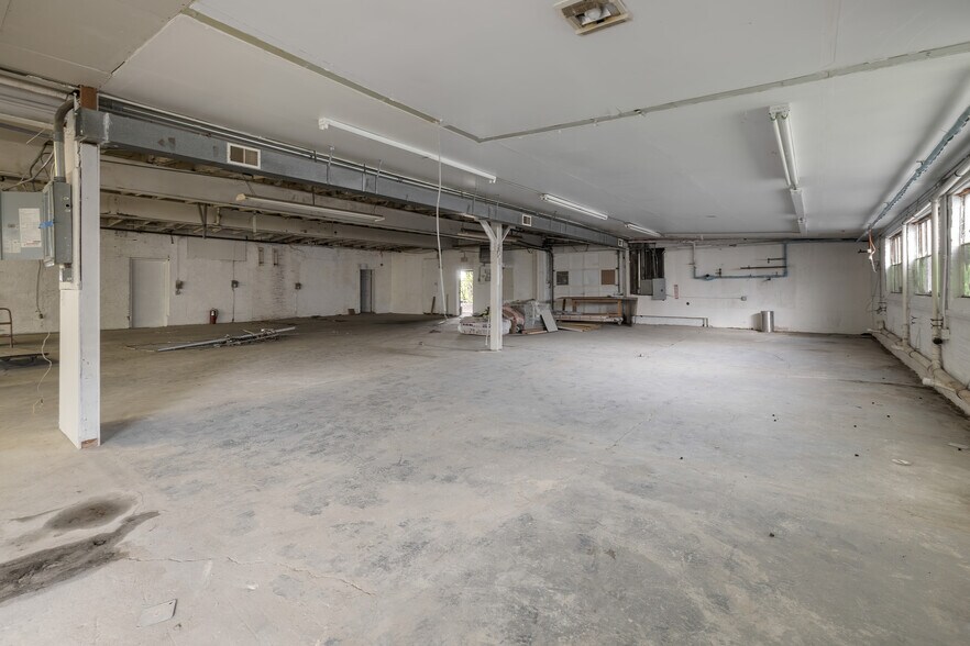 More Photos Of 47 Maple Ave, Flemington Light Manufacturing For Lease