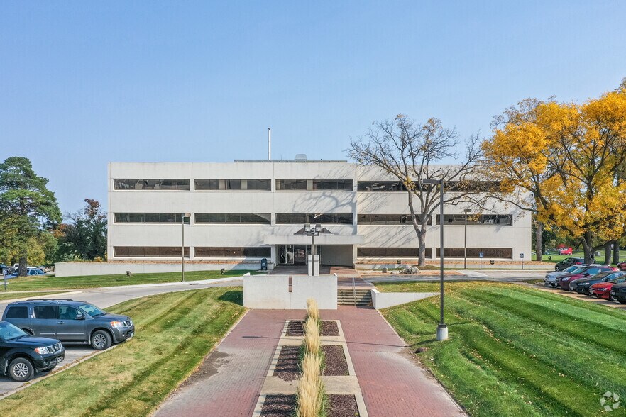 More Photos Of 2829 Westown Pky, West Des Moines Office For Lease