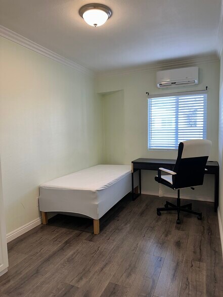 More Photos Of 1161 W 37th Dr, Los Angeles Apartments For Sale