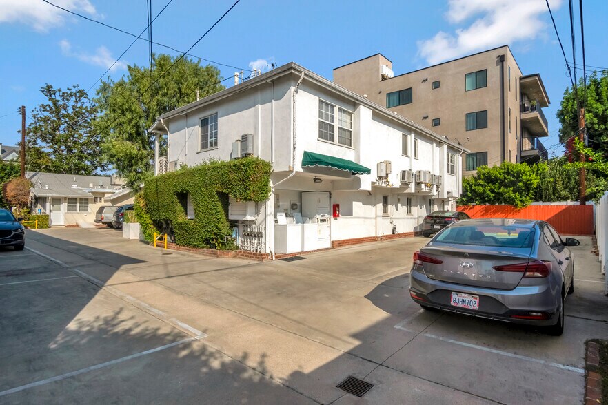 More Photos Of 10814-10818 Blix St, West Toluca Lake Apartments For Sale