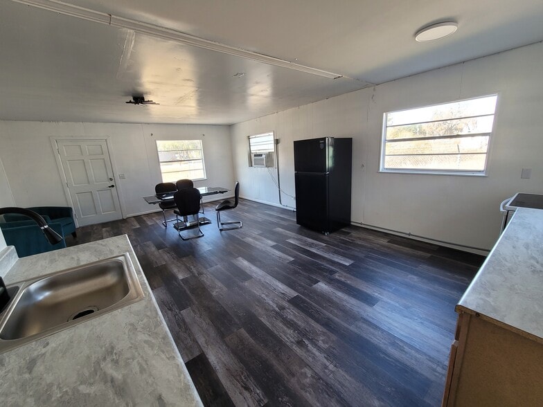 More Photos Of 4830 Gall Blvd, Zephyrhills Flex For Lease