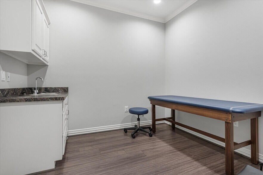 More Photos Of 425 Old Newman Rd, Frisco Medical For Sale