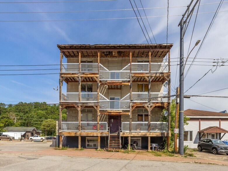 Primary Photo Of 35 Rue Principale, Gracefield Apartments For Sale