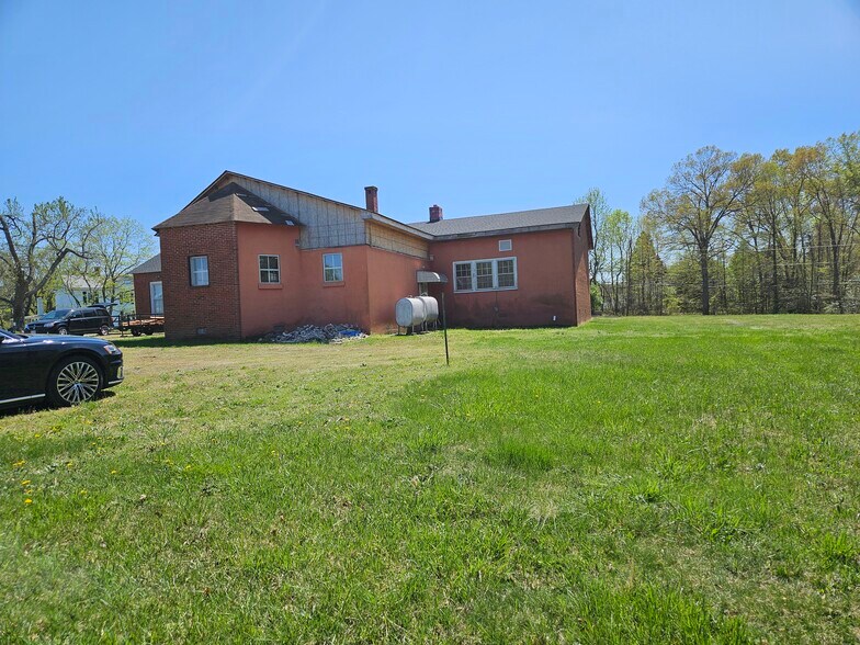 More Photos Of 985 White Oak Rd, Fredericksburg Specialty For Sale