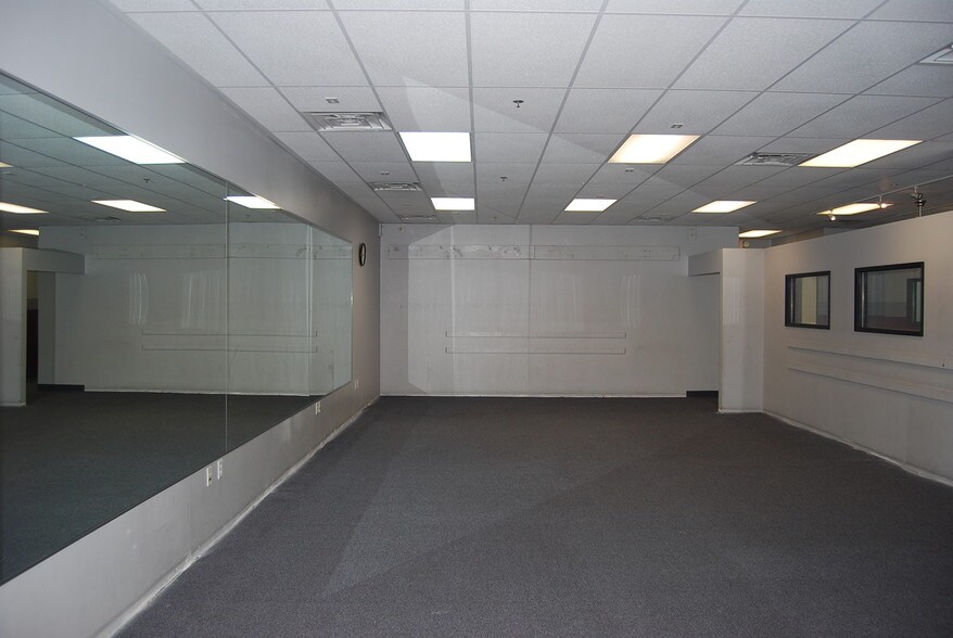 More Photos Of 270 E Horizon Dr, Henderson Storefront Retail Office For Lease
