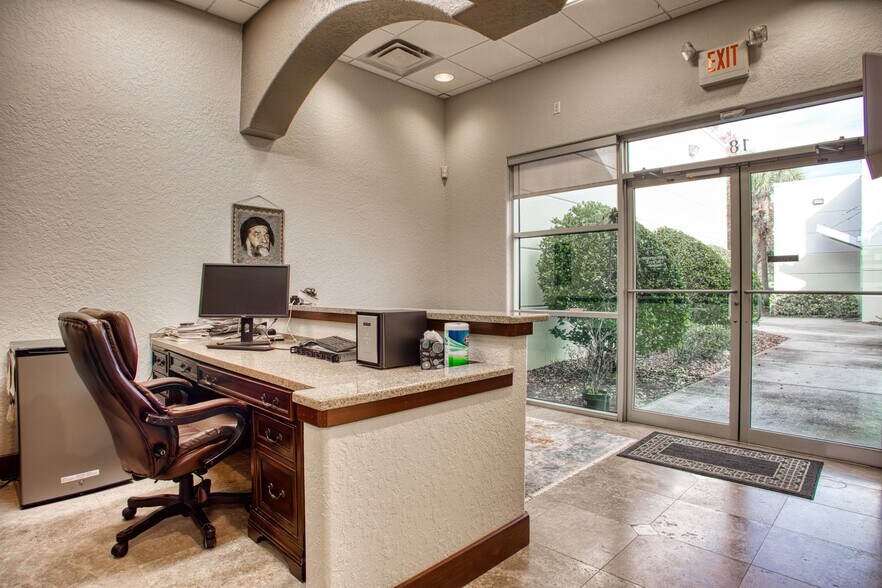 More Photos Of 8810 Commodity Cir, Orlando Showroom For Lease