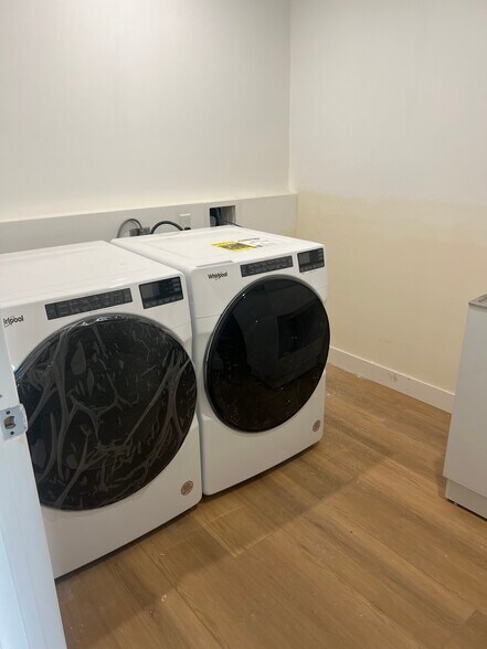 More Photos Of 13694 Erwin St, Van Nuys Apartments For Lease