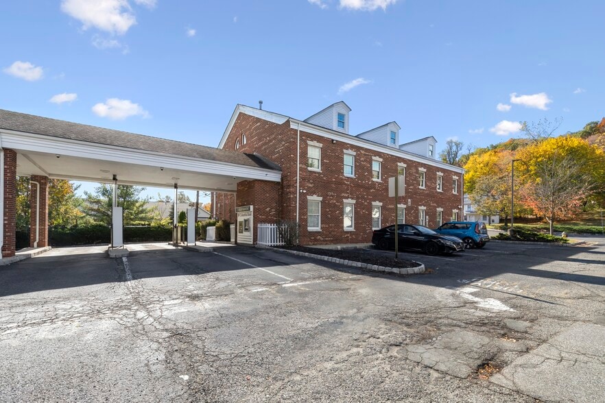 More Photos Of 1027 Pompton Ave, Cedar Grove Medical For Lease