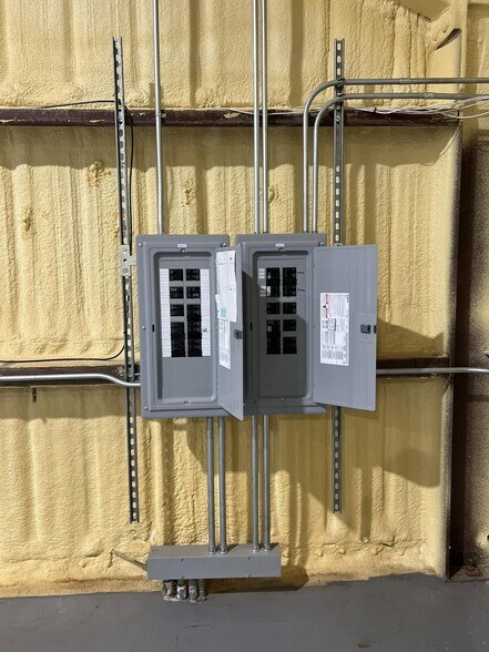 More Photos Of 8511 S Regency Dr, Tulsa Manufacturing For Lease