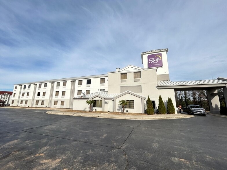Primary Photo Of 7055 Concourse Pky, Douglasville Hotel For Sale