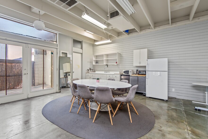 More Photos Of 1108 Tamarind Ave, Los Angeles Loft Creative Space For Sale