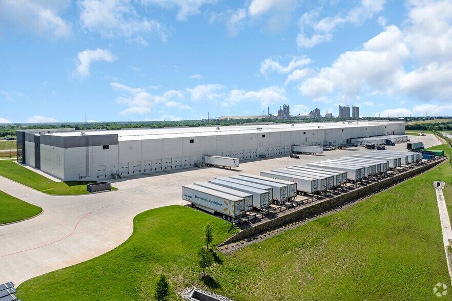 More Photos Of 4521 N US Highway 67, Midlothian Distribution For Sale