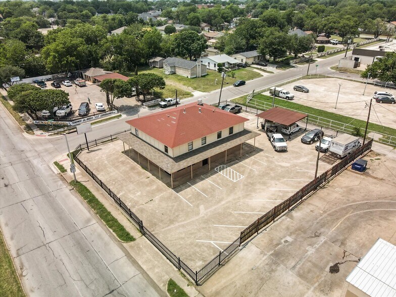 More Photos Of 1201 E Long Ave, Fort Worth General Retail For Sale