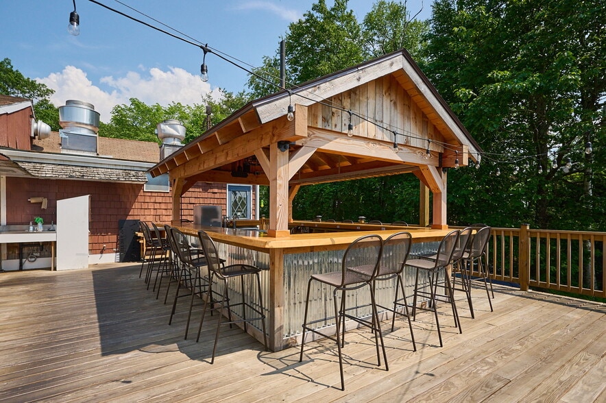 More Photos Of 100 Mountain Rd, Easthampton Restaurant For Sale