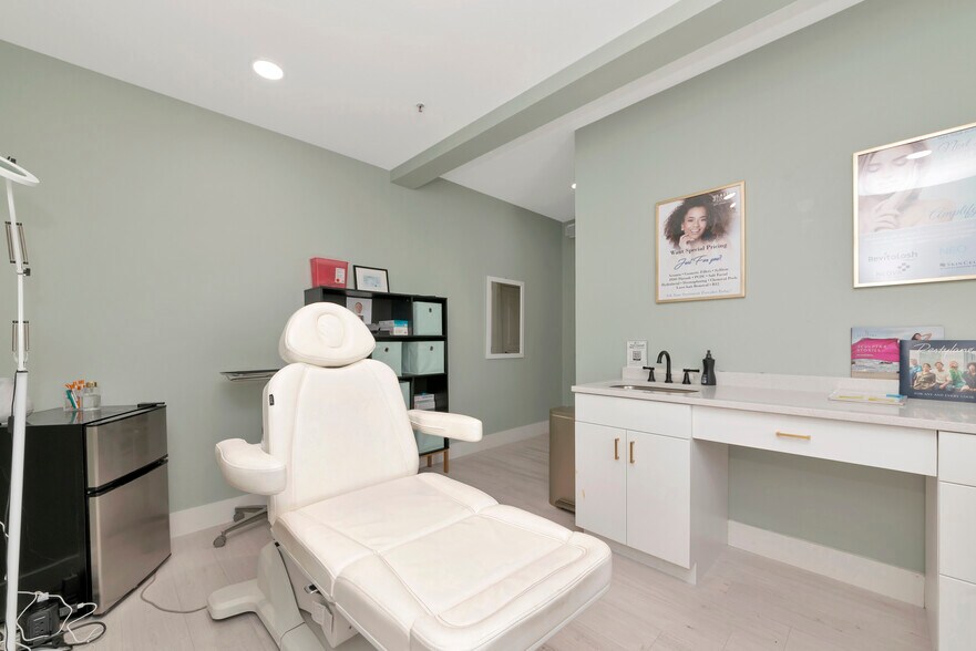 More Photos Of 1345 2nd St, Sarasota Office Residential For Sale