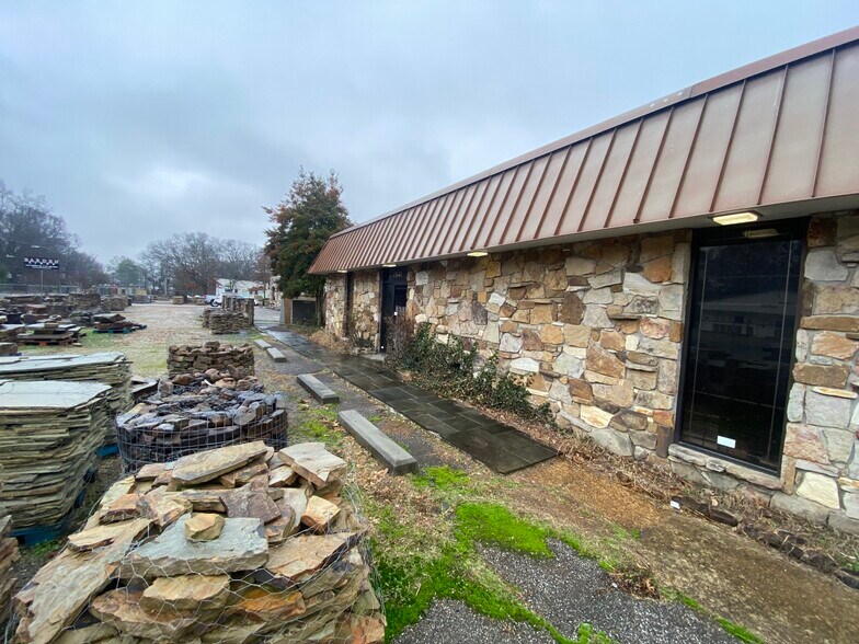 More Photos Of 1557 Cherry Rd, Memphis Freestanding For Sale