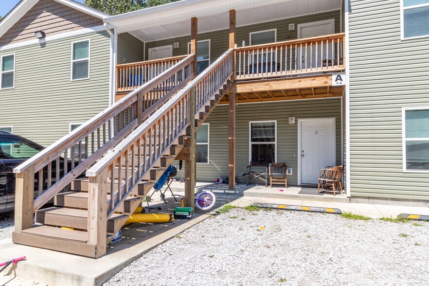 More Photos Of 21 Lost Ln, McEwen Apartments For Sale