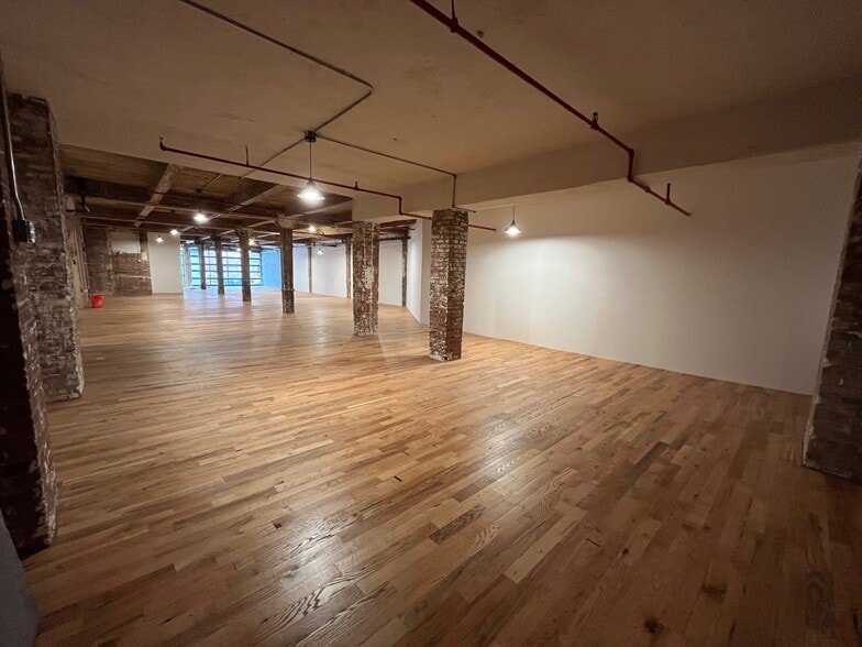 More Photos Of 36 Waverly Ave, Brooklyn Showroom For Lease