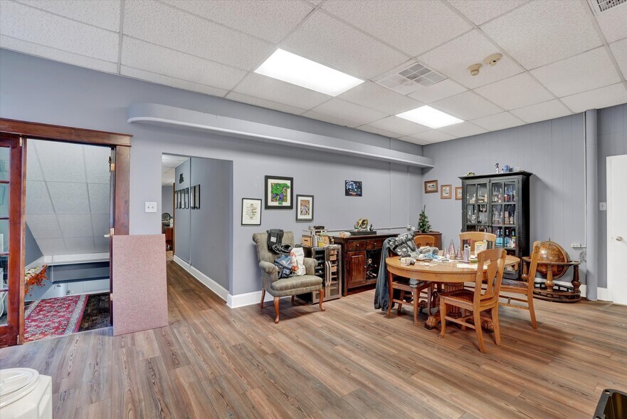 More Photos Of 1638 E Market St, York Flex For Sale