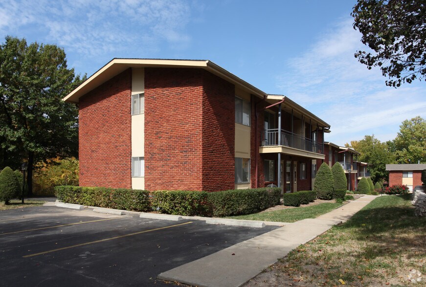 More Photos Of 10440-10466 Wornall Rd, Kansas City Apartments For Sale
