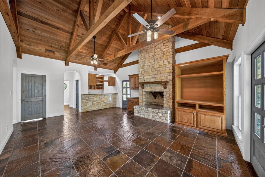 More Photos Of 2234 Highway 90 w, Castroville Flex For Sale